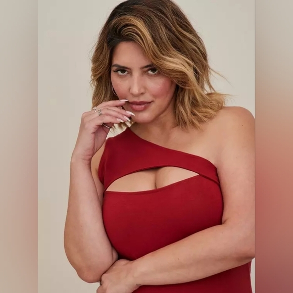Torrid Foxy One Shoulder Cut Out Tank 3x Red Rust New - Picture 2 of 11